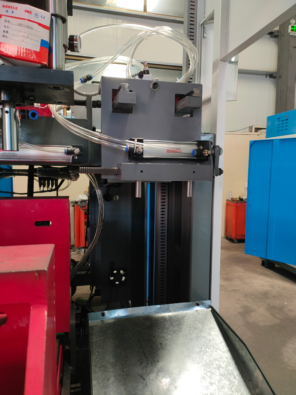 Factores clave que afectan la velocidad de producción de la máquina de moldeo por soplado
