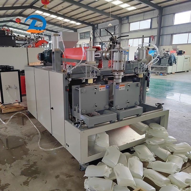 Perspectivas de la industria de las m&aacute;quinas de moldeo por soplado: c&oacute;mo elegir la m&aacute;quina de moldeo por soplado adecuada para su producci&oacute;n